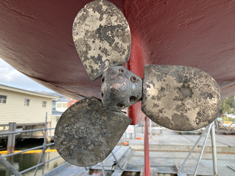 Cheval's propeller ready for antifoul